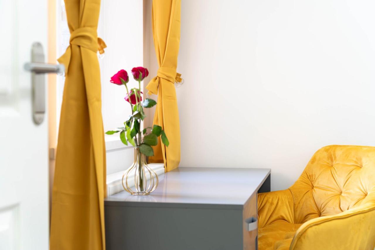 Open Mind Property - 6 Luxury Bedrooms With Free Parking Portsmouth Eksteriør bilde