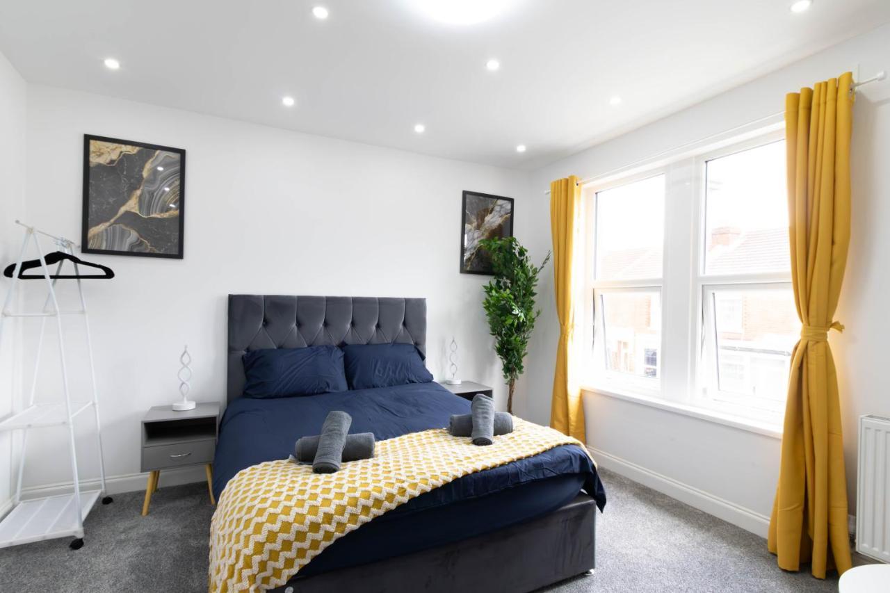 Open Mind Property - 6 Luxury Bedrooms With Free Parking Portsmouth Eksteriør bilde