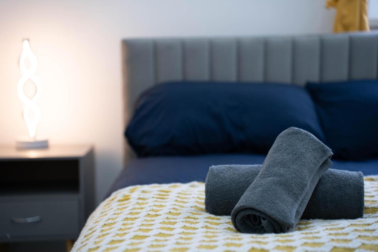 Open Mind Property - 6 Luxury Bedrooms With Free Parking Portsmouth Eksteriør bilde
