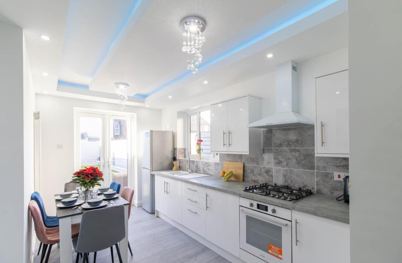 Open Mind Property - 6 Luxury Bedrooms With Free Parking Portsmouth Eksteriør bilde